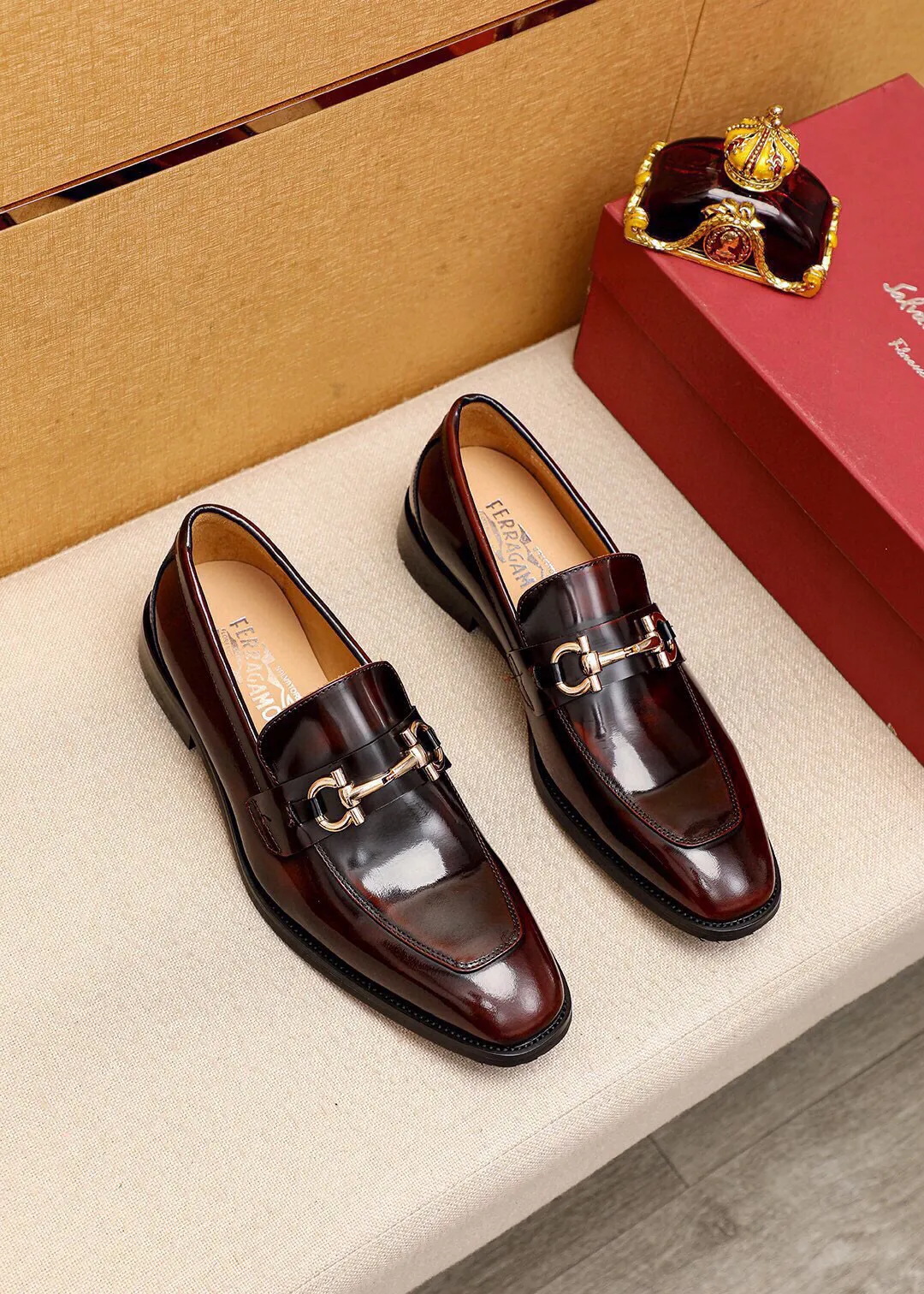 Men's shoes 💰480 💐 Product trademark: Ferragamo "Ferragamo" casual leather shoes Regular size: 38-44 (45.46.47🉑️Customized) Product materials: Selected imported first-layer open-edge beaded cowhide leather upper + luxury hardware buckle, imported water-dyed cowhide leather lining. Strong three-dimensional visual effect, original rubber outsole Color: 2⃣️colors available